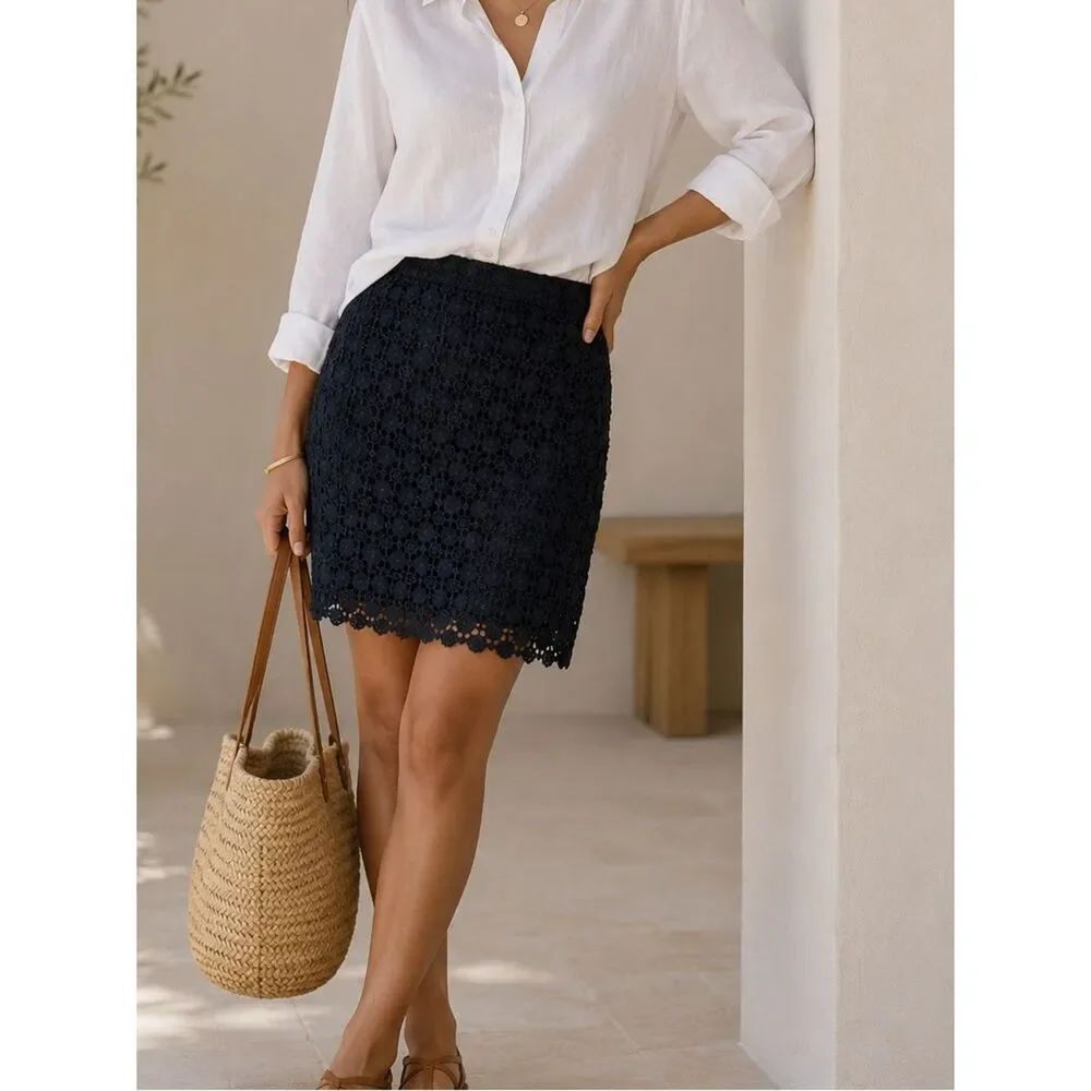 Vince Camuto black cotton lace crochet mini skirt size 6